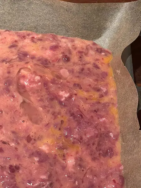 Pannukakkutaikina uunipellillä raakana